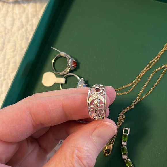 Bundle of random jewelry - Picture 6 of 8